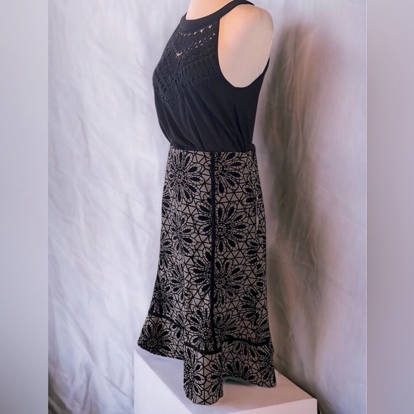 NWT Gray Black Skirt Velvet pattern Zip Side Women’s Sz 8 - Picture 2 of 8